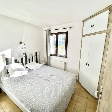 Apartment Belle Marina Avec Appontement Sur Port Camargue -4 Personnes Le Grau-du-Roi